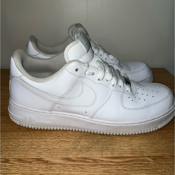 Nike Air Force 1 '07 Low Men’s Size 10.5 Shoes Triple White Sneakers - Picture 3 of 7